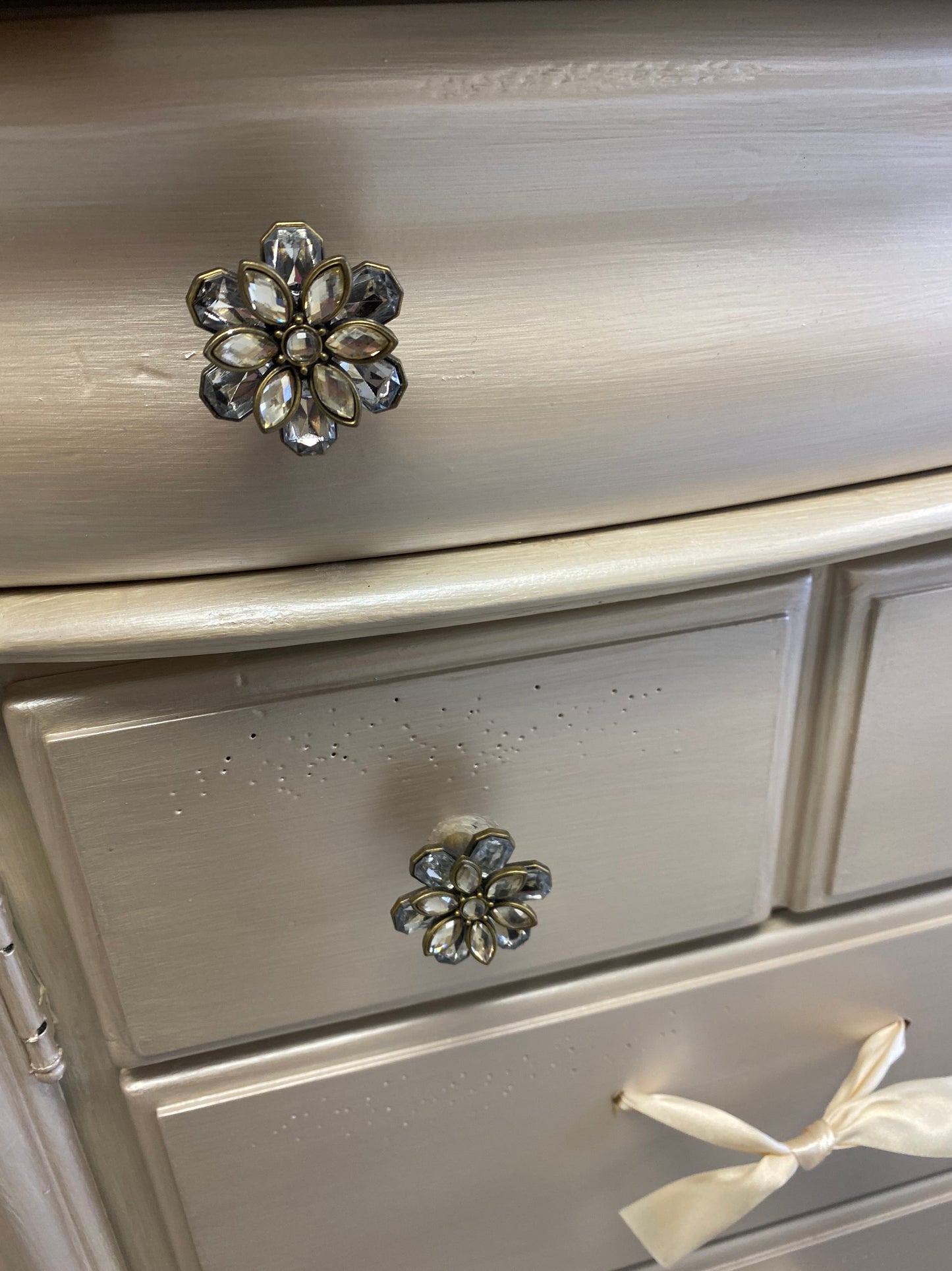 How to paint furniture metallic in a champagne gold 